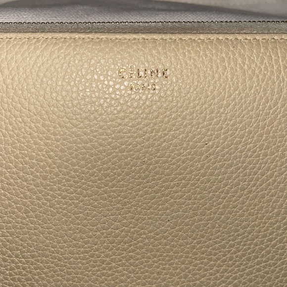 Celine Preloved wallet great condition comes with box n dust bag . - Picture 3 of 12